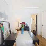 Charming Apartment Near The Eiffel Tower