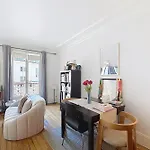 Charming Apartment Near The Eiffel Tower